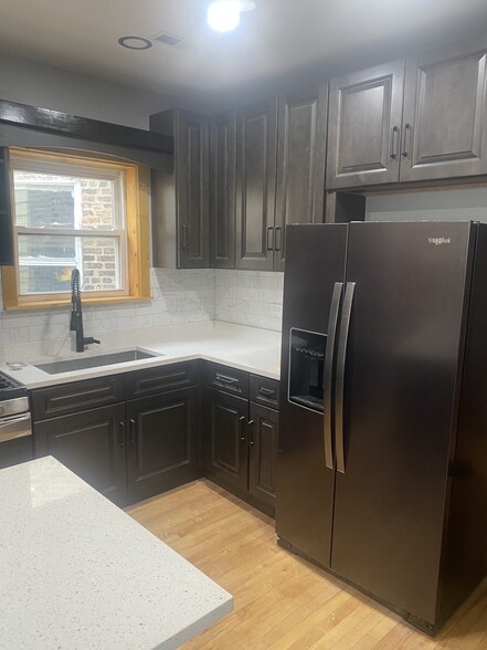Building Photo - 4724 W Schubert Ave