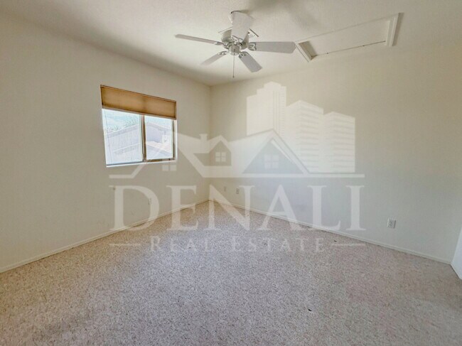 Building Photo - 15802 N Hidden Valley Ln