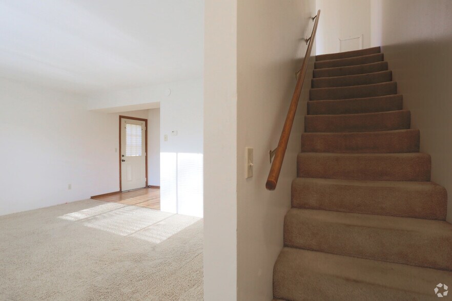 Building Photo - 1800 Old West Main St