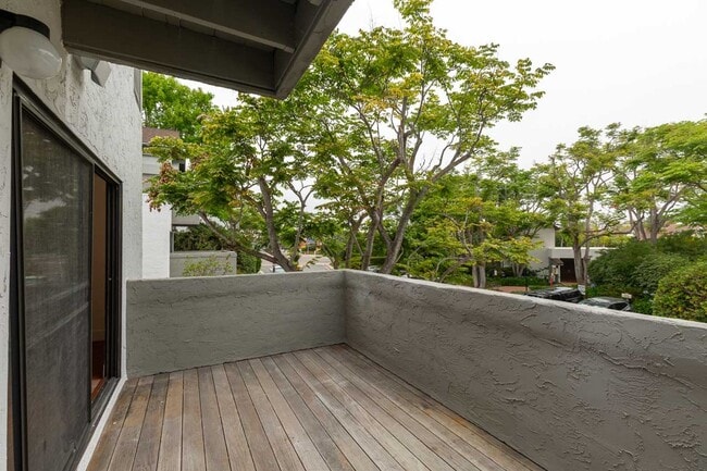 Building Photo - 2 bed, 2 bath Townhome – LA JOLLA/UTC