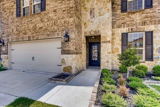 Building Photo - Charming 4-Bedroom Home in Devonshire with Spacious Living Areas and Gorgeous Backyard Oasis.