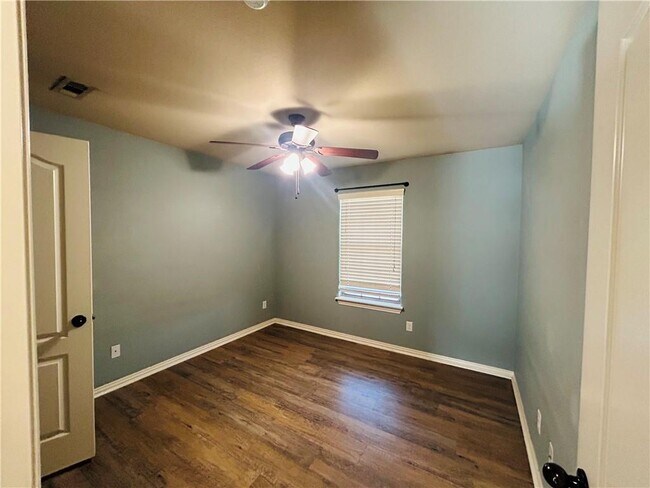 Building Photo - 1209 SW Eventide St