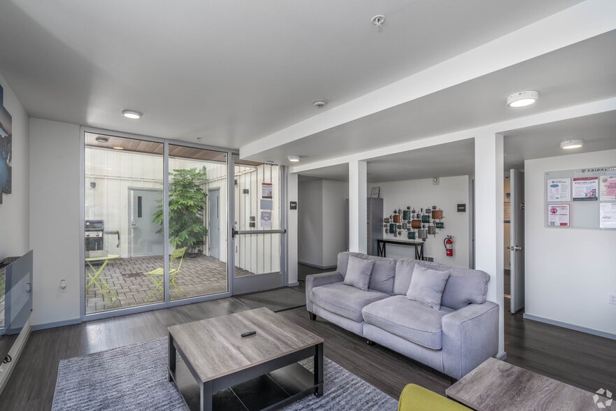 Primary Photo - Montisi Apartments