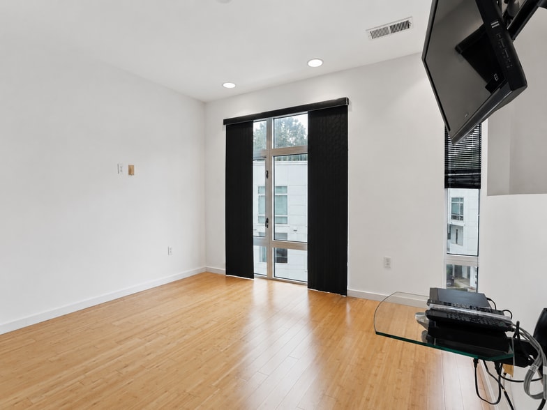 Building Photo - 350 Viburnum Way Ct