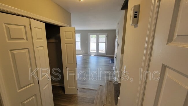 Building Photo - 5059 Avenida Del Sol Dr