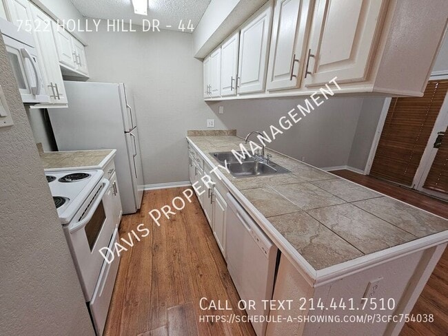 Building Photo - 7522 Holly Hill Dr