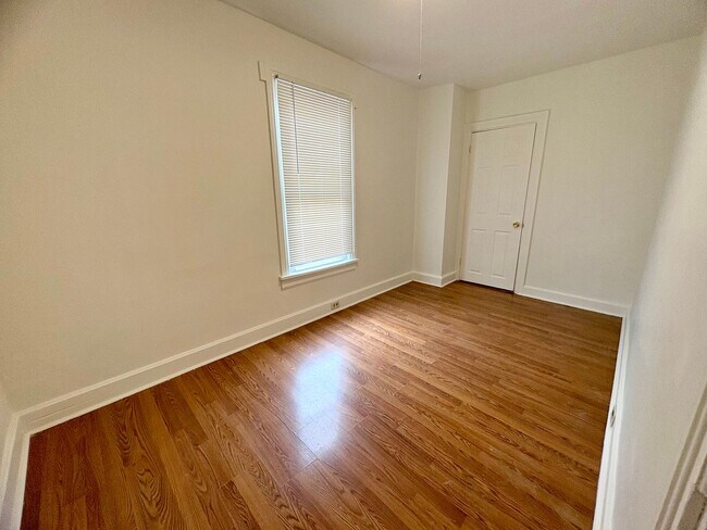 Building Photo - 3 Bedroom 1.5 Bathroom in Highspire!