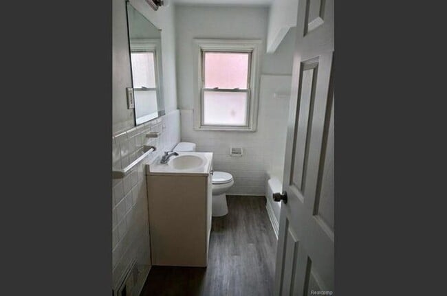 Building Photo - $1,300 - 3 Bed Home in Detroit