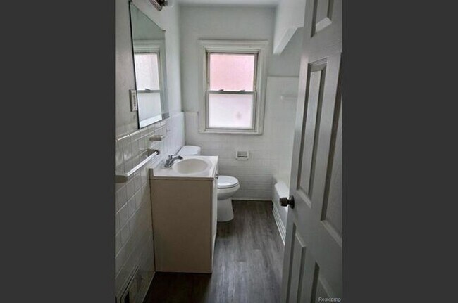 Building Photo - $1,350 - 3 Bed / 2 Bath House in Detroit
