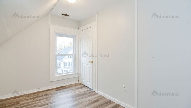 Building Photo - 144 Franklin St