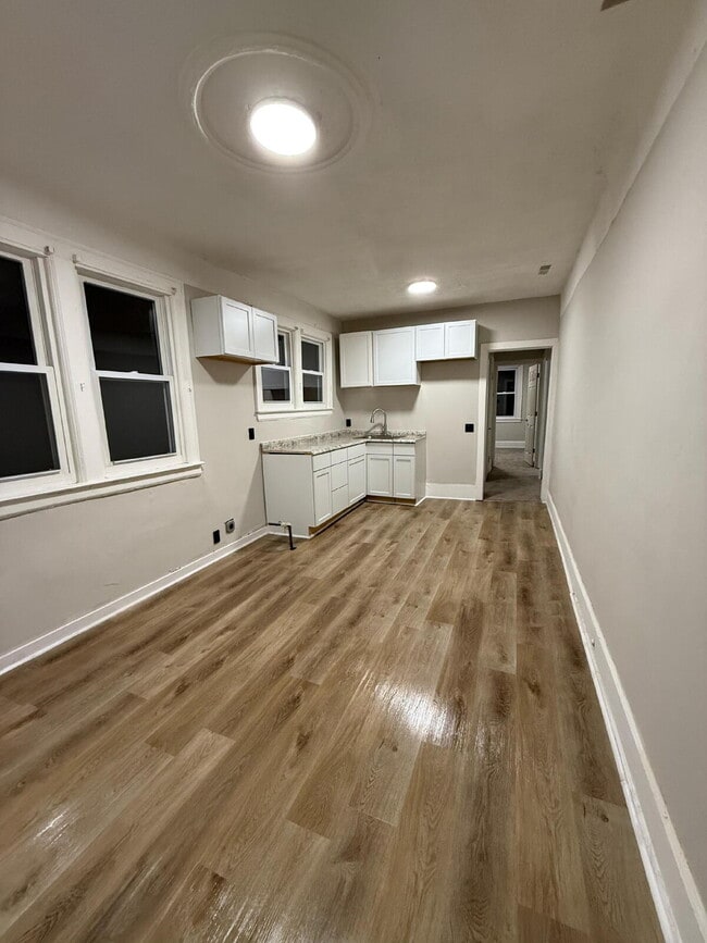 Building Photo - Bright & Cozy 3-Bed Duplex for Rent in Detroit