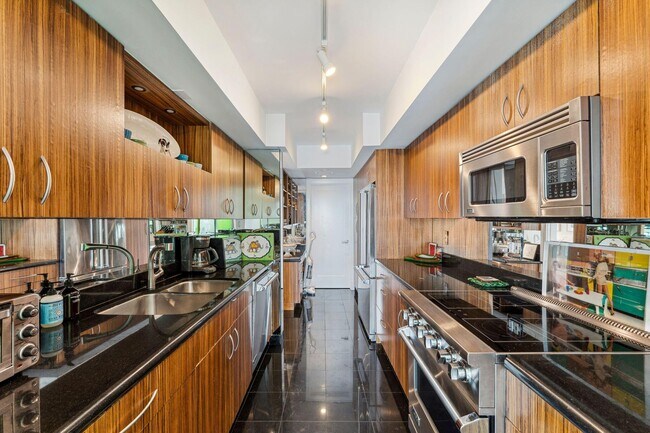 Building Photo - 2784 S Ocean Blvd