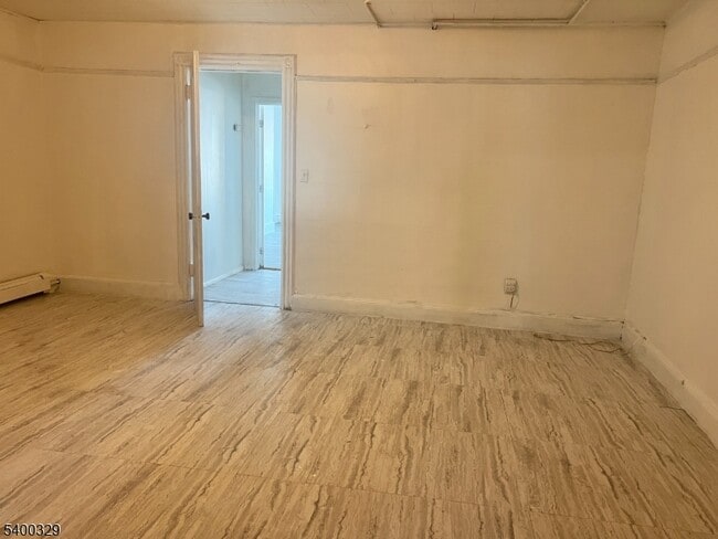 Building Photo - 416-418 E Main St