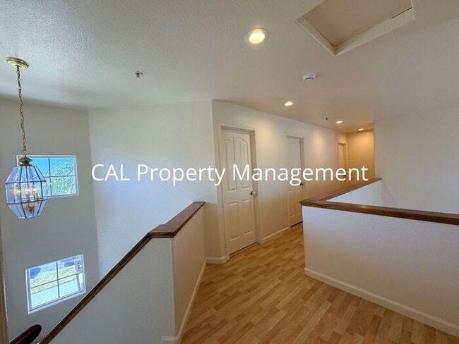 Building Photo - Stunning 5 Bed/3 Bath Home with Fireplace & 2 Car Garage