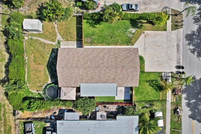 Building Photo - 260 Jennings Ave