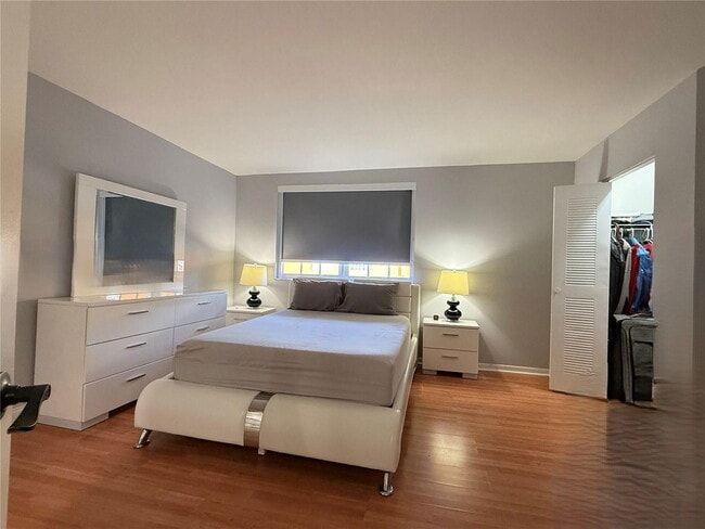 Building Photo - 9725 Fontainebleau Blvd