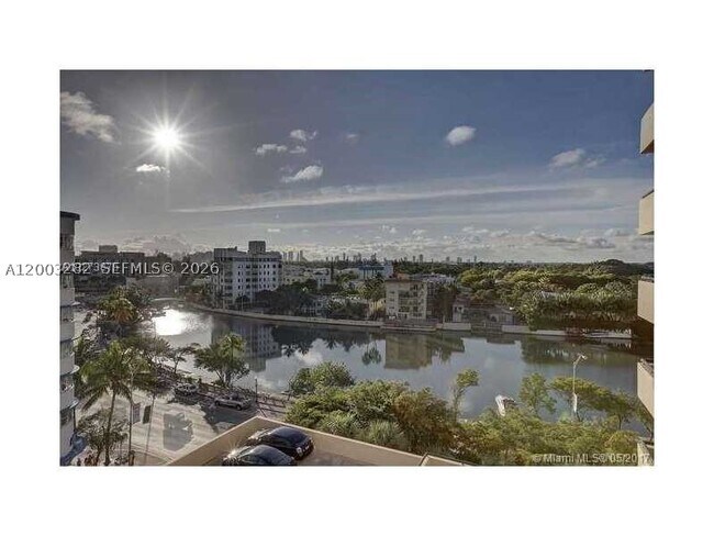 Building Photo - 2555 Collins Ave