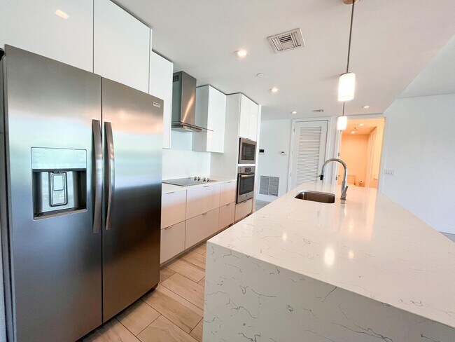 Building Photo - 1 S Palmway