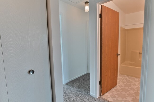 Building Photo - Townhouse in Highspire