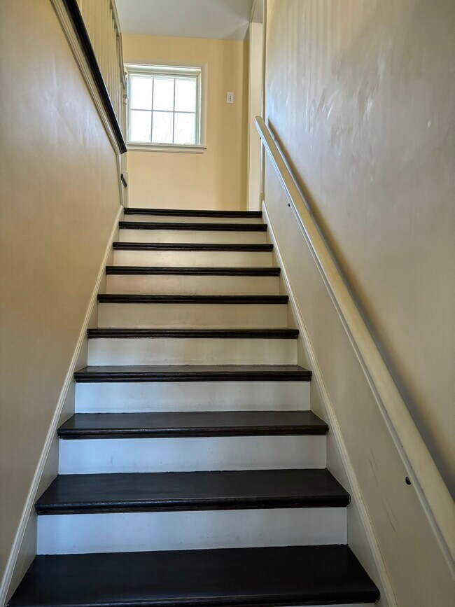 stairs to 2nd floor - 904 S Jordan Ave