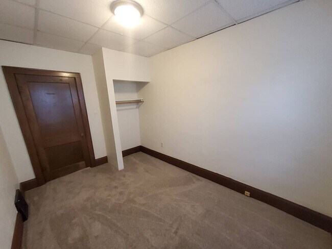 Building Photo - 373 Ahnaip Street