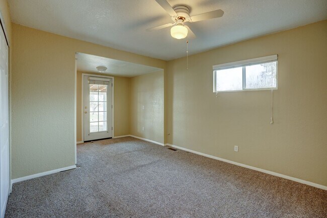 Building Photo - Home for Rent Near Willow Lake!