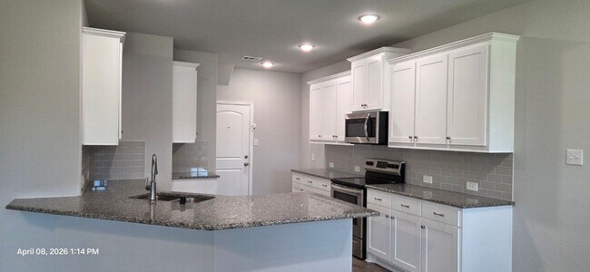 Building Photo - Beautiful 3-Bedroom Townhome with 2-Car Garage in Greenville!