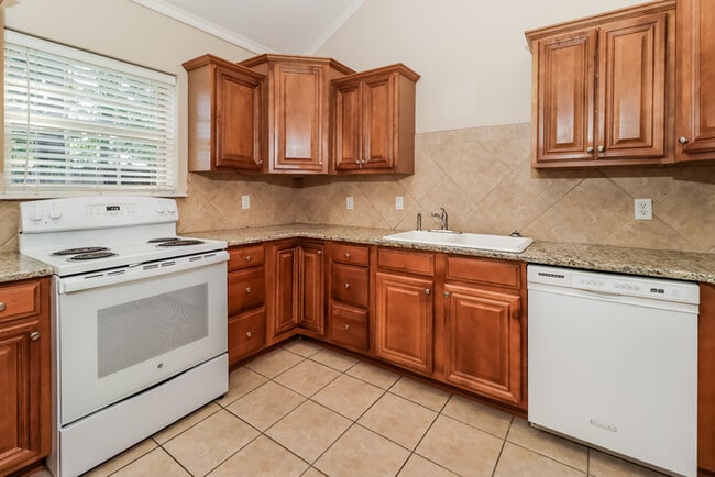 Building Photo - 107 Inverness Cove