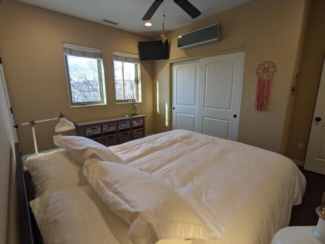 Building Photo - 538 S Fountaine St