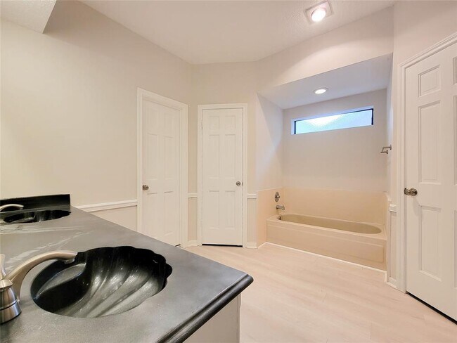 Building Photo - 12910 Golden Rainbow Dr