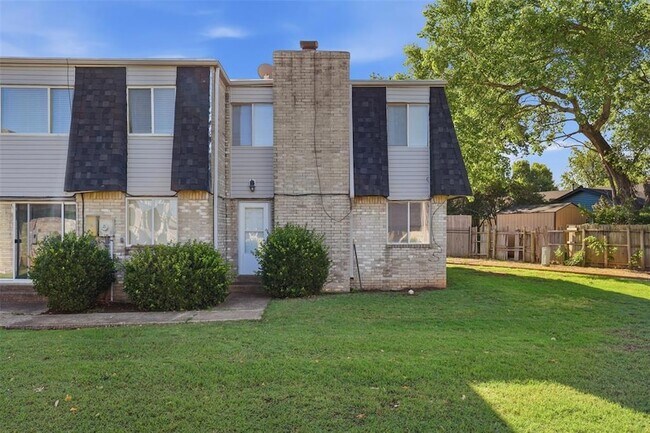 Building Photo - 1628 Claudia Dr