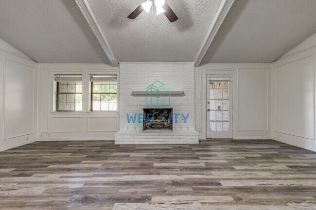 Building Photo - 212 Harris Dr