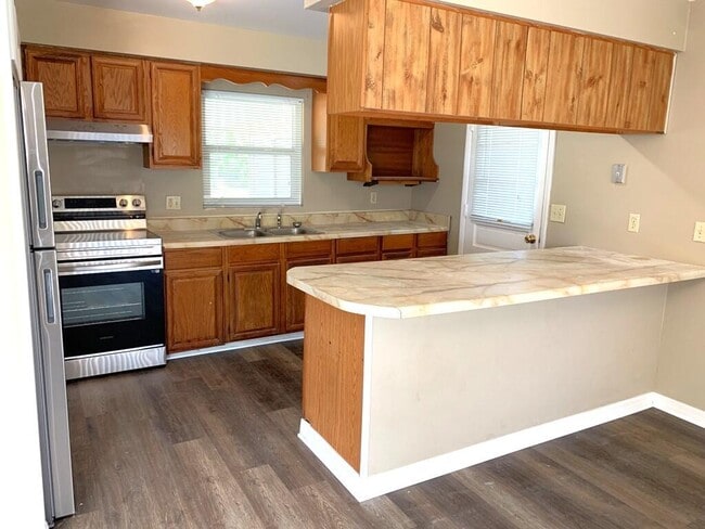 Building Photo - 935 Bolton Ln