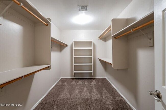 Building Photo - 9848 N Howling Wolf Rd