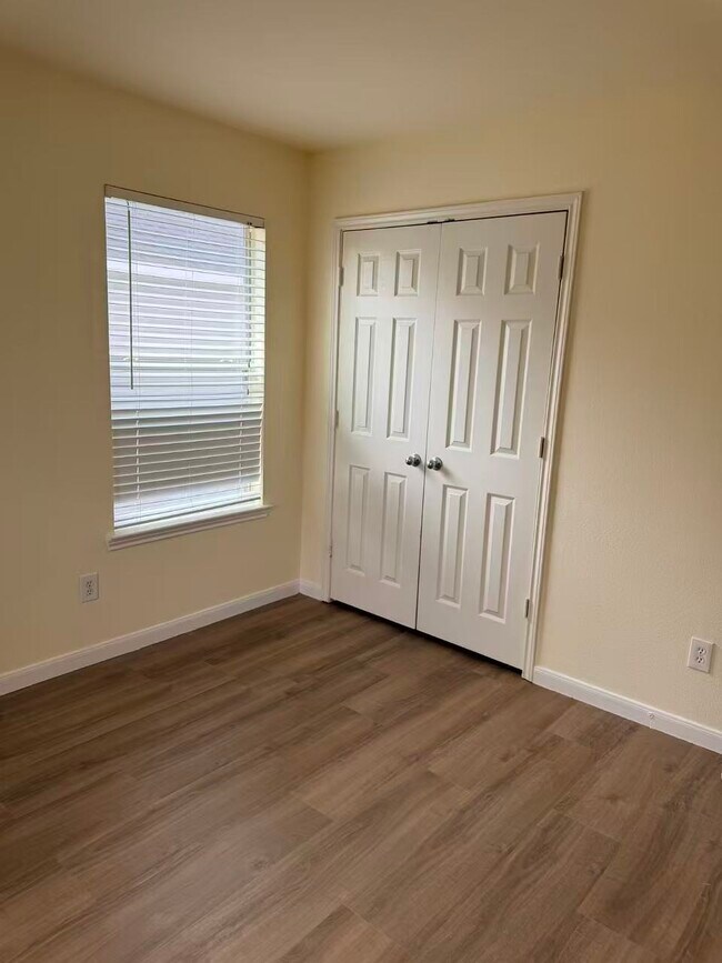 Building Photo - 8006 Singing Sonnet Ln