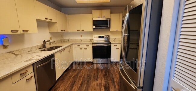 Building Photo - 25 Emerald Bay Dr