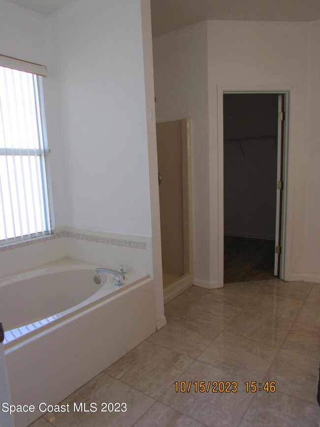 Building Photo - 4192 Collinwood Dr