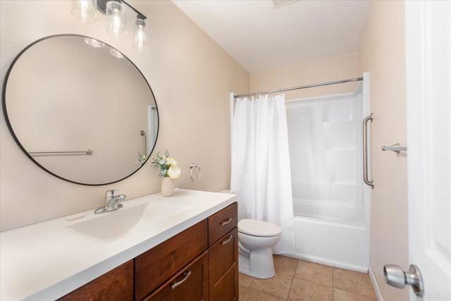 Building Photo - 1640 Maple Dr