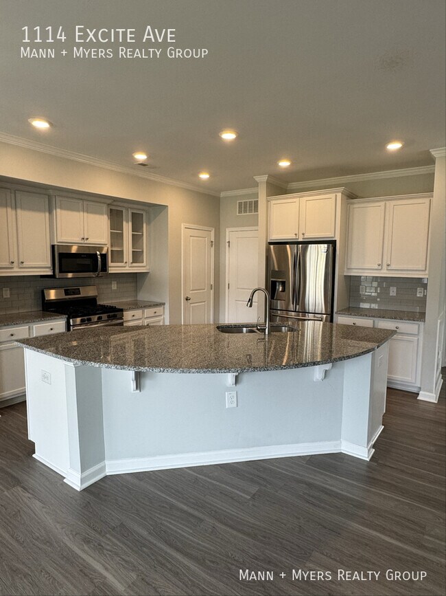 Building Photo - 1114 Excite Ave