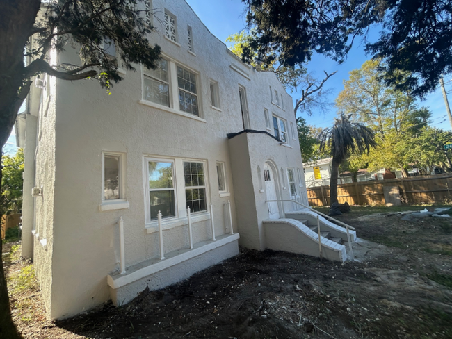 Building Photo - 3524 Boulevard St
