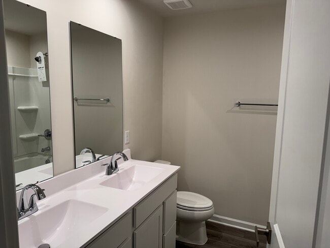 Building Photo - 1100 Aubrey Mdws Pl