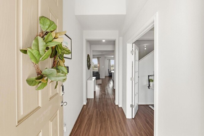 Building Photo - 13500 Rosebud Isle Dr