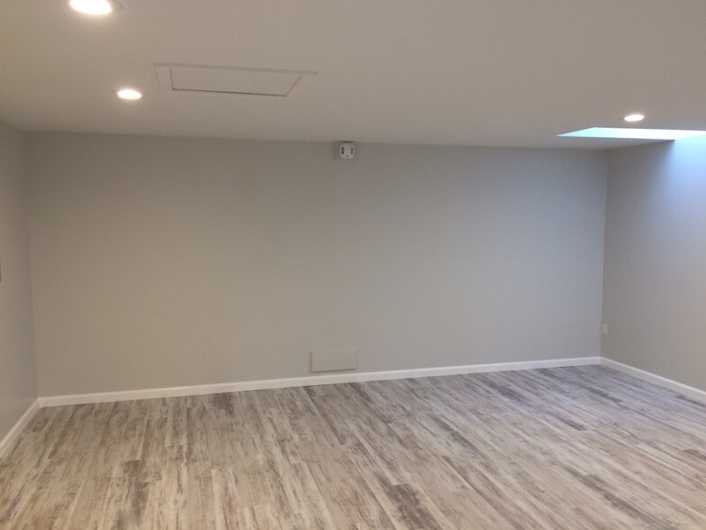 Building Photo - 7700 Devon Ct