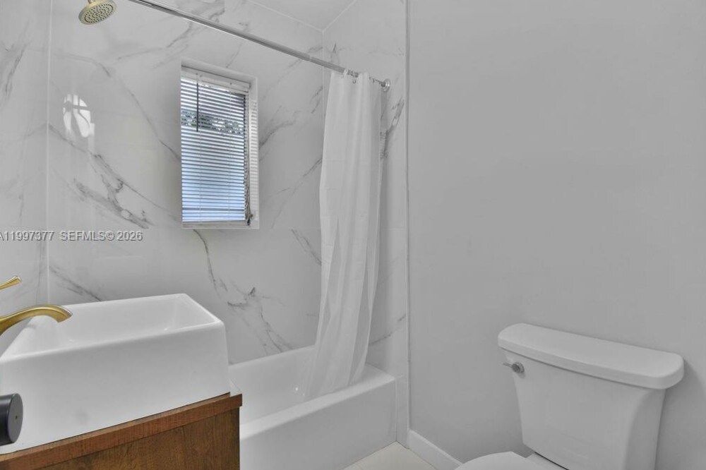 Building Photo - 547 NW 49th St