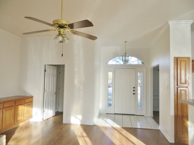 Building Photo - 3 Bedroom 2 Bathroom Parkview Estates Home