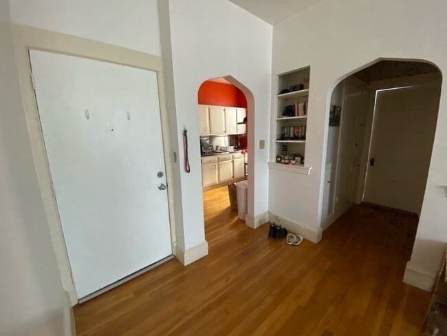 Building Photo - 1060 Beacon St