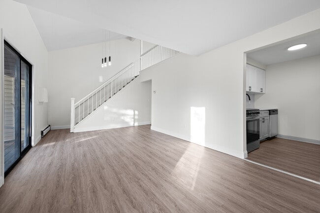 2 Bedroom Loft - 140 Silver Ln