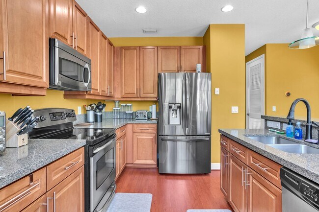 Building Photo - 581 NW 35th Ln