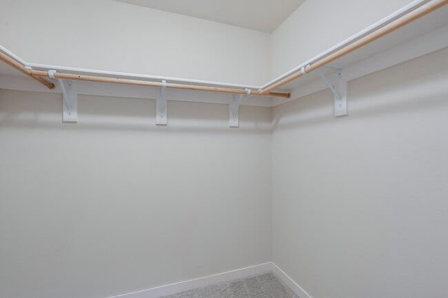 Building Photo - 28616 Greenway Dr