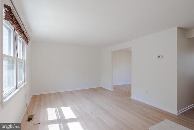 Building Photo - 3048 Silent Valley Dr